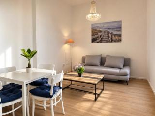 1BR Apartment & Living Room Westbahnhof Nearby - 7