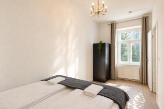 1BR Apartment & Living Room Westbahnhof Nearby - 8