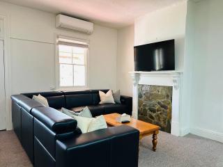 The Early Settler 200 metres from CBD - 7