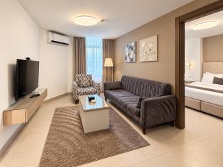 Red Carpet Hotel & Suites - 1