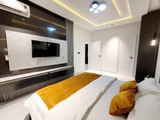 Luxury Bliss Apartment - 3