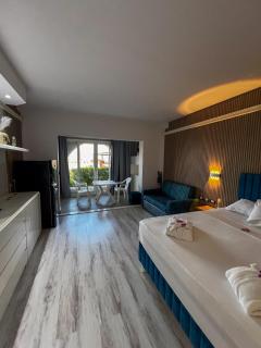 Deluxe King's Lake Apartment with Kitchen Coral Bay - 3