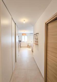 Appartement moderne à Lucciana avec terrasse ensoleillée. - 4