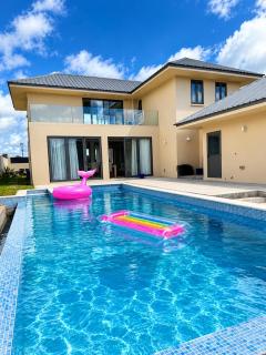 Luxury Gated Villa with Pool in Flic en Flac Beach - 0