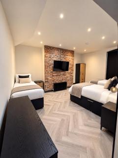 Leeds Most Stunning Building - Sleeps 30 - 7