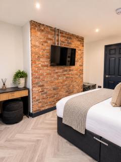 Leeds Most Stunning Building - Sleeps 30 - 1