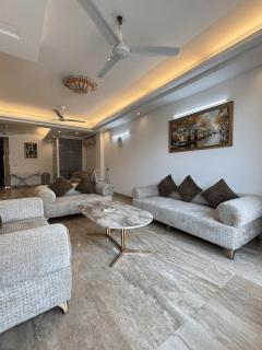 DIVINE INDIA SERVICE APARTMENT 3BHK, J-215 SAKET - 6