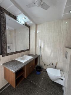 DIVINE INDIA SERVICE APARTMENT 3BHK, J-215 SAKET - 4