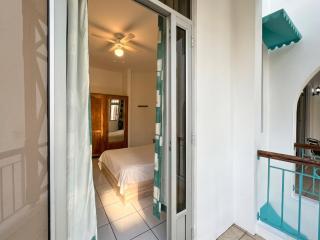 Apartment with sea view in Blue Bay, 125 m², near beach - 4