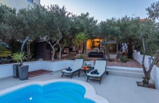 Charming House in Stari Grad - 3