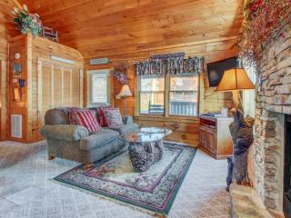 Snuggle Bear Hideaway - Pigeon Forge - 5