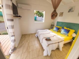 Bungalow chic à Sainte-Rose + piscine. - 3
