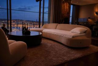 Penthouse Lux - Skyline Views, Fireplace & Marble - 8