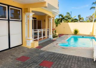 Spacious Villa Grand Baie with Pool - 2