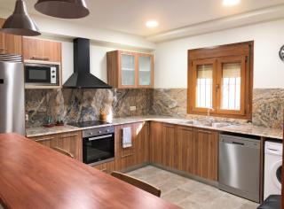 Spacious House in Cretas with Mountain View - 9