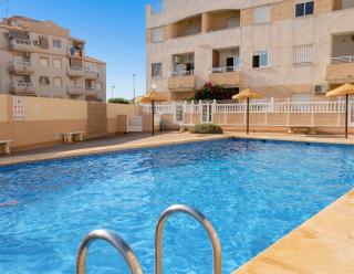 Elegant apartment in Torrevieja with shared pool - 0