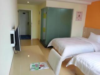 GreenTree Inn Anhui Anqing Taihu East Renmin Road Cultural Expo Park Express Hotel - 2