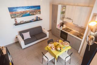 Charming Apartment in Trani with City View and Parking. - 5