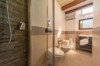 Charming Apartment in Trani with City View and Parking. - 3