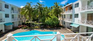 Spacious Apartment with Pool in Blue Bay - 0