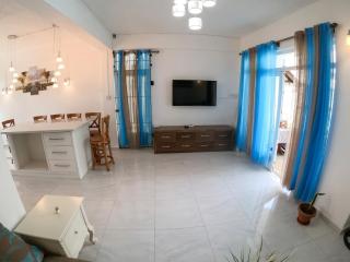 Spacious Apartment with Pool in Blue Bay - 9