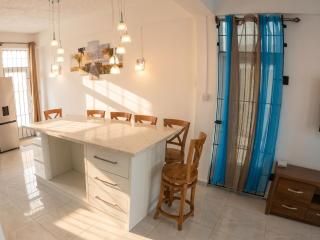 Spacious Apartment with Pool in Blue Bay - 8