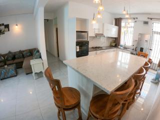 Spacious Apartment with Pool in Blue Bay - 2
