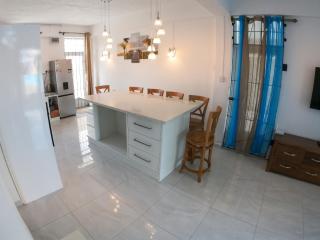 Spacious Apartment with Pool in Blue Bay - 1