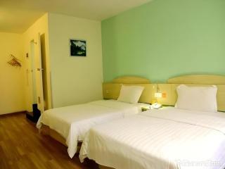 7 Days Inn Foshan Zumiao Metro Station Weiguo Road - 1