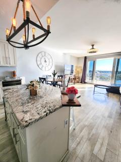 BRAND NEW! Laketown Wharf 633! Amazing 3 BD, Great Location, And Awesome Amenities! - 5