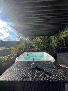 Spa-Villa mit Whirlpool, Sauna & Panoramablick - 8
