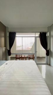 Louise Hotel Cianjur - 8