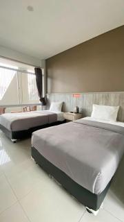 Louise Hotel Cianjur - 7