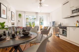 Modern Apartment with Balcony near SBB - Special PRIMERO PICASSO 13 Apartment, Basel, up to 6 guests - 3