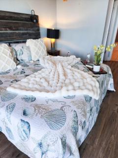 Laketown Wharf 1238 - Brand New End Unit With Wrap Around Balcony - 5