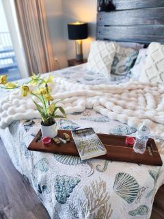 Laketown Wharf 1238 - Brand New End Unit With Wrap Around Balcony - 7