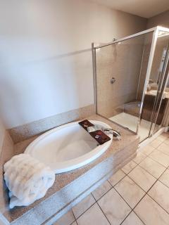 Large 3 Bd Penthouse 2034 In Laketown, Great Views and Amenities! - 4