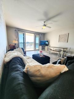 BRAND NEW!Laketown Wharf 233! Beautiful 3 BD, Great Amenities, And Great Location - 9