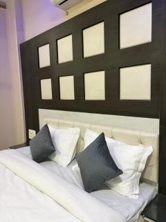 Bhavyam Palace A Luxury AC Homestay - 4