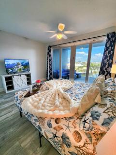 BRAND NEW!Laketown Wharf 334! Beautiful 3 BD, Great Amenities, And Great Location - 9