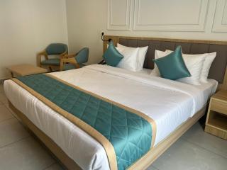 Hotel Velvet Blue Reva Cricle Airport Road - 7