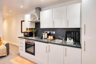 Flat by Cardiff University - 2 Bedrooms, Sleeps 4 - 5