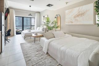Chic JLT Studio Lake View Pool & Metro Access - 8