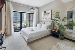 Chic JLT Studio Lake View Pool & Metro Access - 3
