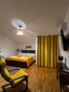 Yellow House - 6