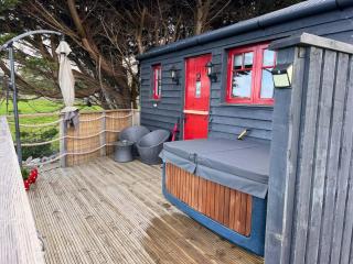 Ty'r Bugail - Shepherds Hut - 4