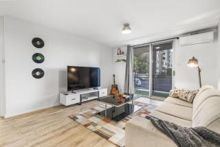 The Vinyl Apartment East Fremantle - 9