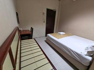 Kota Lodge Guest House - 4