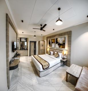 4Everstayz By Veeda Most Luxury Air Condition Rooms With Free Parking & Wi-Fi !!! Best Family Hotel In Ayodhya - 6