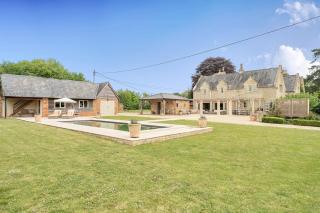 Luxe Country Home with Private Drive, Pool, Sauna, Fields, Tennis Court, Gym, Pet-Friendly, Sleeps 16 - 3